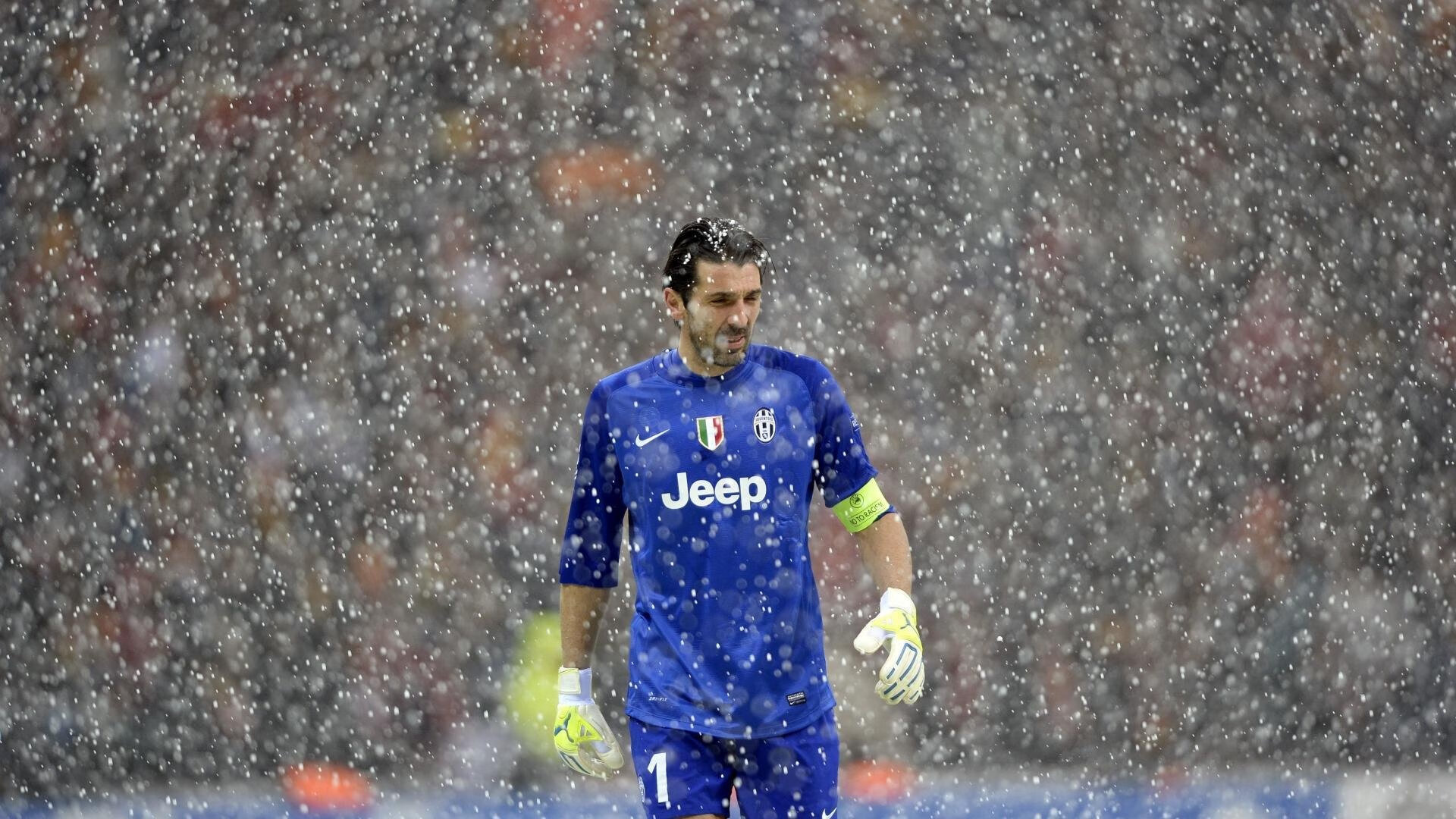 爱游戏体育-温网最新形势：那不勒斯高居榜首，曼联强势追赶，冠军归属成迷的简单介绍